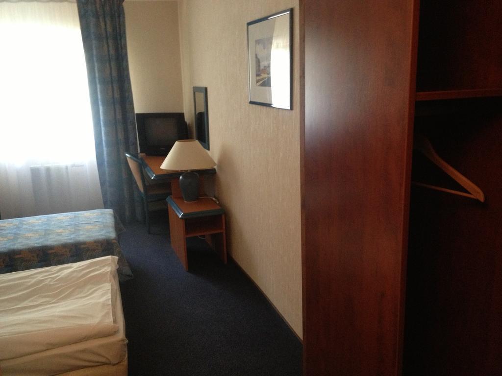 Hotel TenisHouse Marki  Zimmer foto